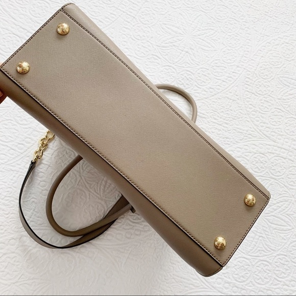 Michael Kors Large Hamilton Saffiano‎ Tote - Picture 3 of 16